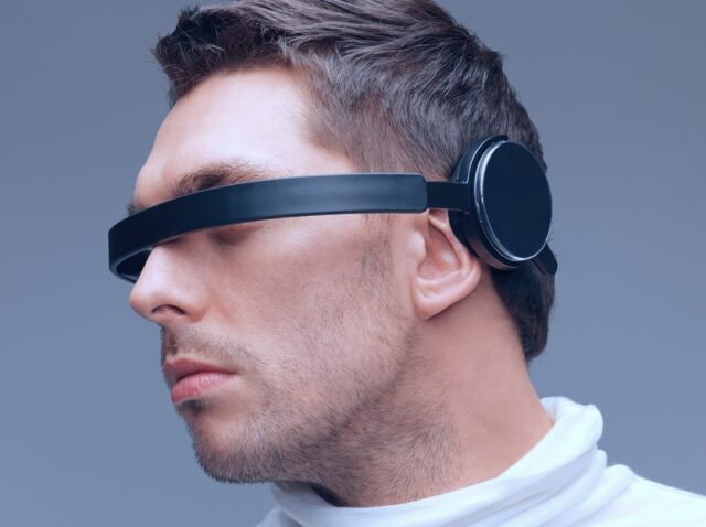 picture-handsome-man-with-futuristic